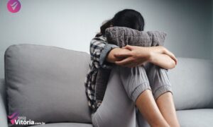 Como a autopercepção negativa afeta nossa saúde mental e física